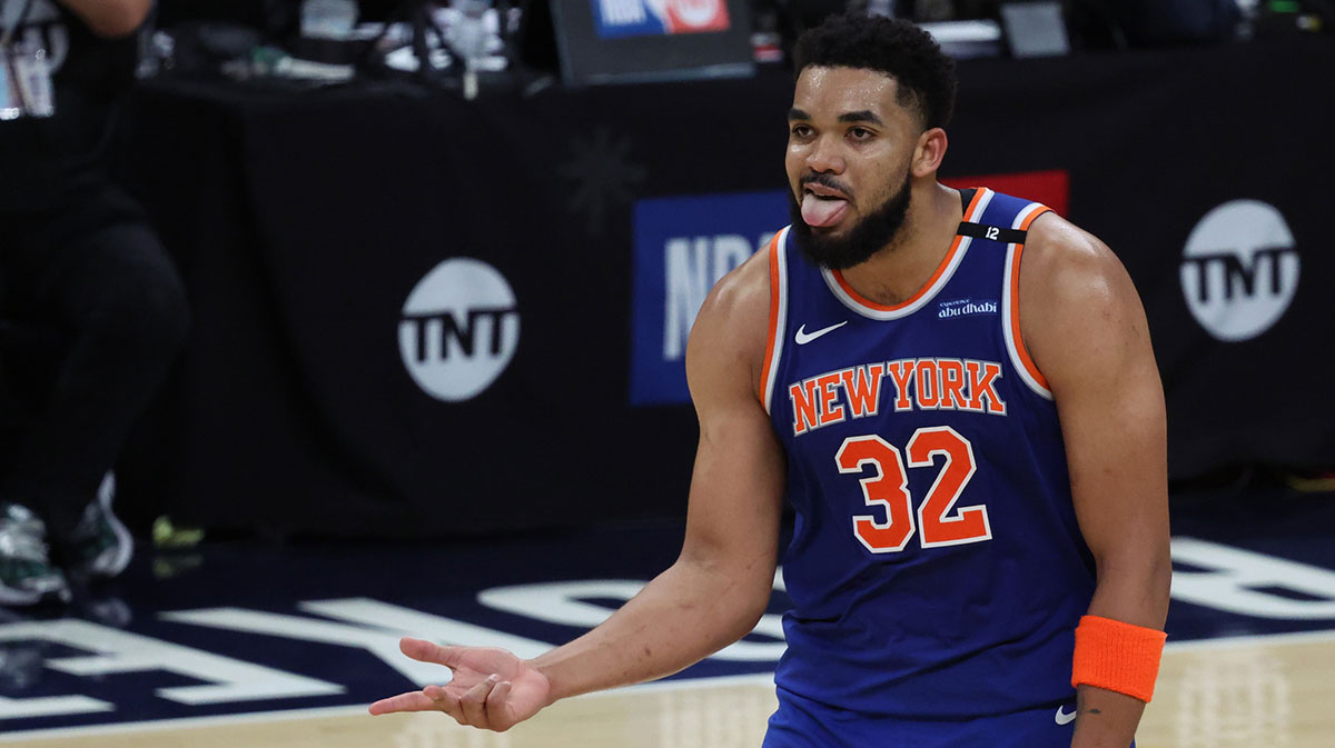 Knicks center Karl-Anthony Towns (32) reacts during 4th