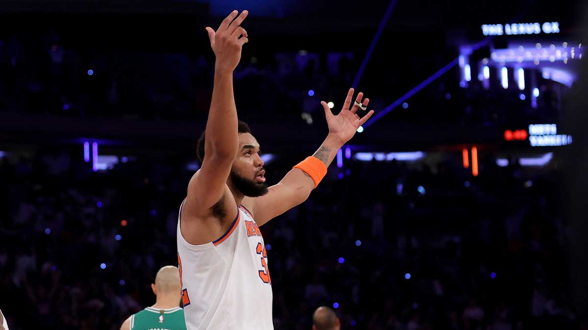 Knicks center Karl-Anthony Towns (32) reacts