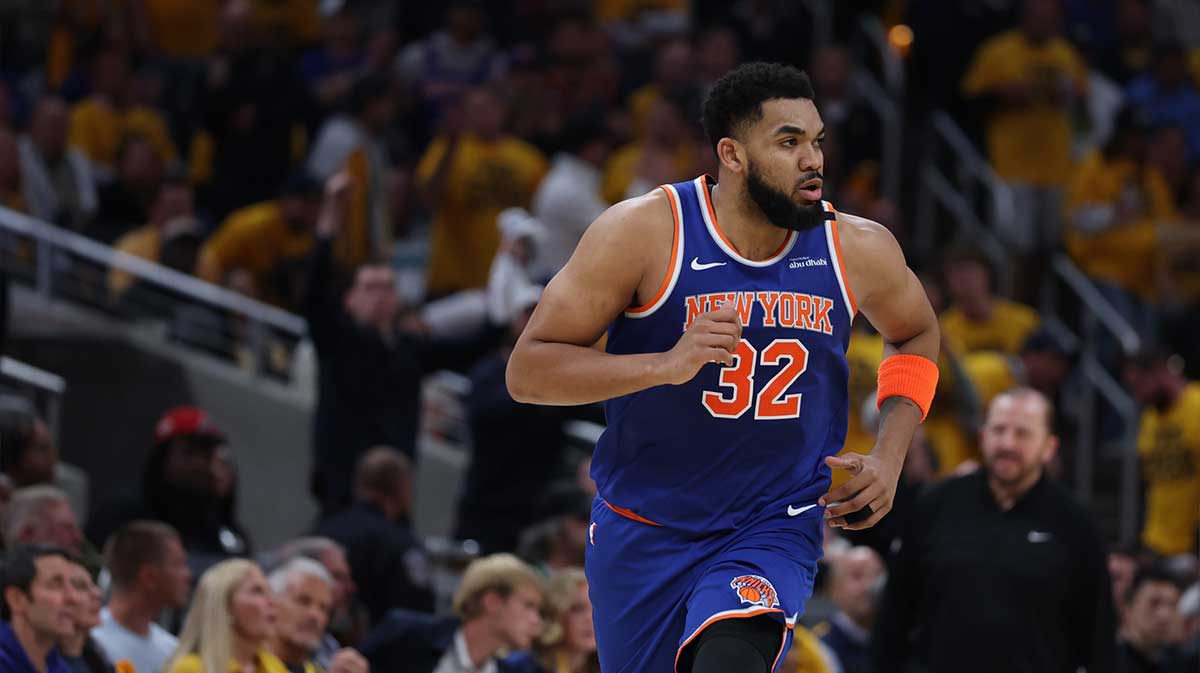 Knicks center Karl-Anthony Towns (32) runs up court