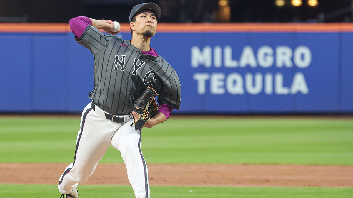 New York Mets starting pitcher Kodai Senga (34) delivers a pitch during the third inning against the Los Angeles Dodgers at Citi Field.