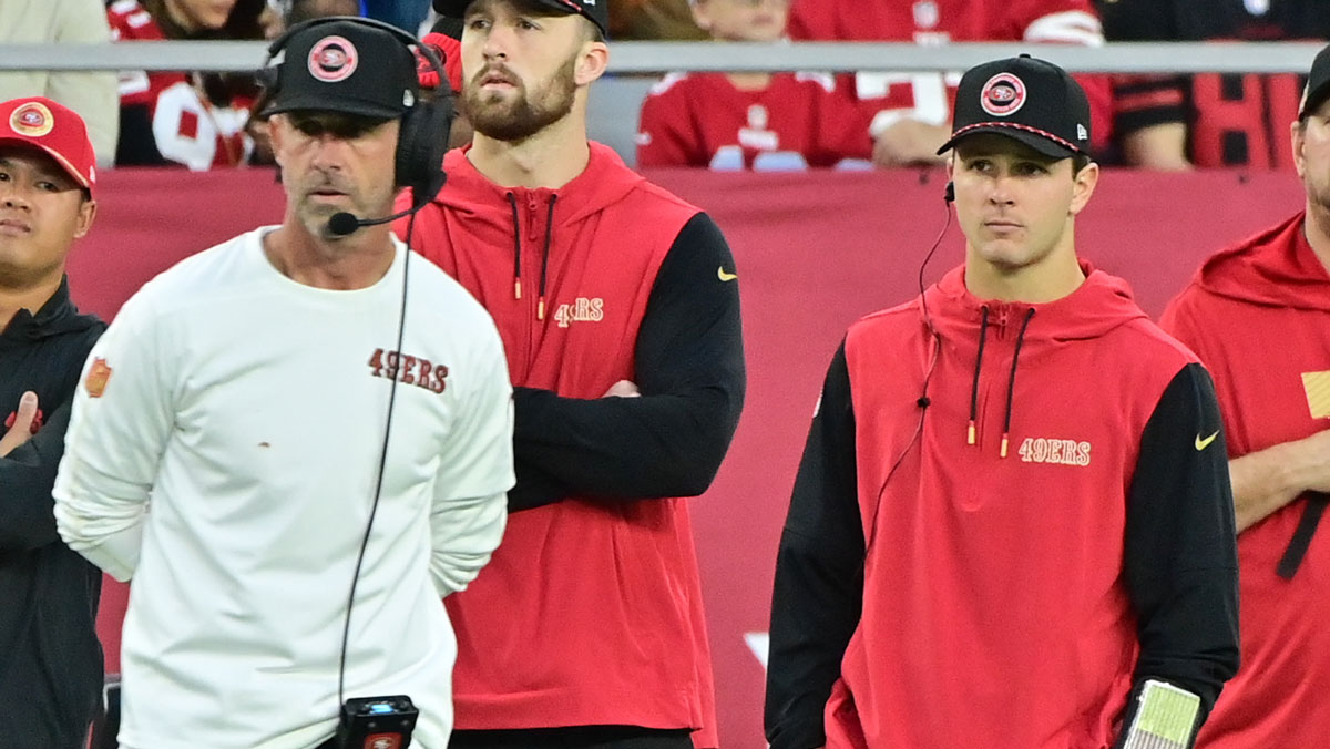 San Francisco 49ers quarterback Brock Purdy (right) and head coach Kyle Shanahan (left) look on the in second half against the Arizona Cardinals at State Farm Stadium.