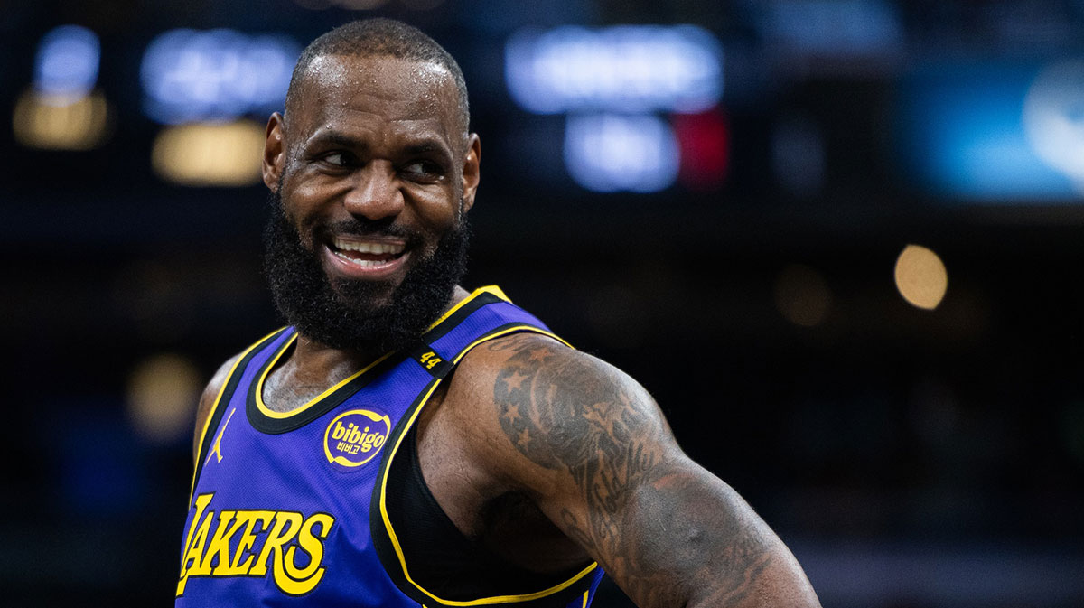 Los Angeles Lakers forward LeBron James (23) in the first half Indiana Pacers at Gainbridge Fieldhouse.