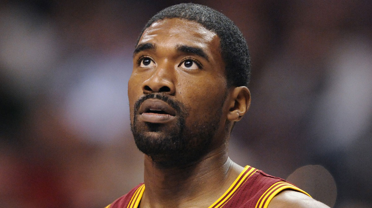 Cleveland Cavaliers forward Leon Powe (44) during the fourth quarter against the Philadelphia 76ers at the Wells Fargo Center. The 76ers defeated the Cavaliers 117-97.