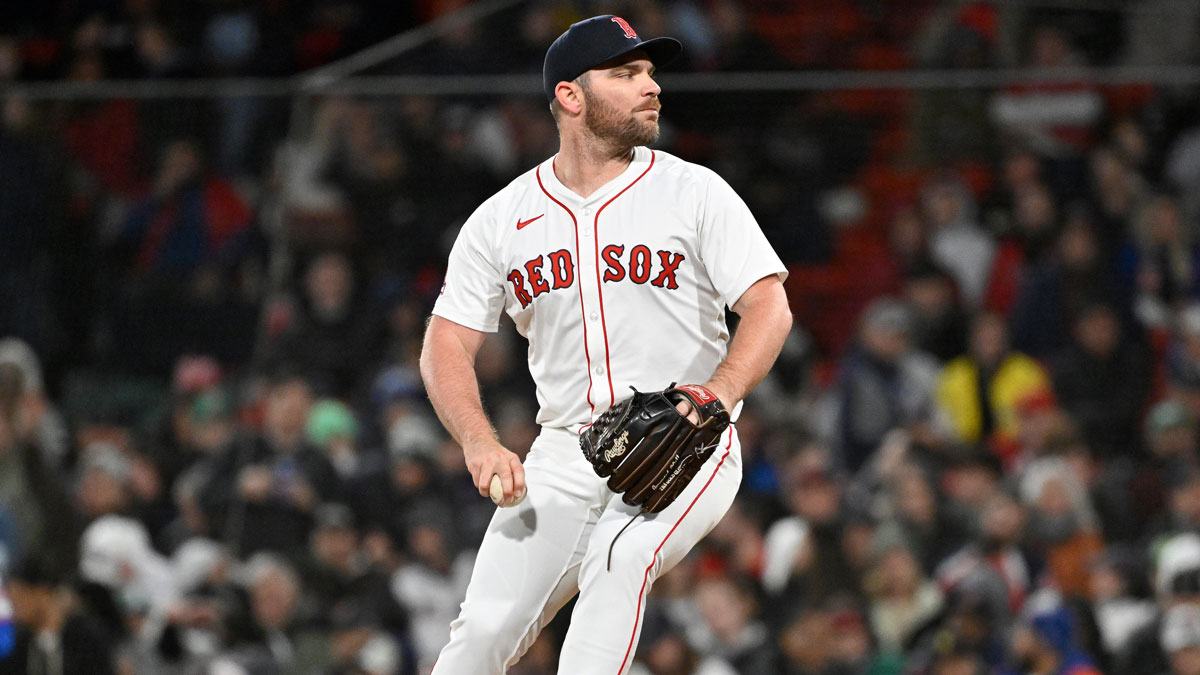 Boston Red Sox relief pitcher Liam Hendriks (31) pitches against the New York Mets during the sixth inning at Fenway Park.