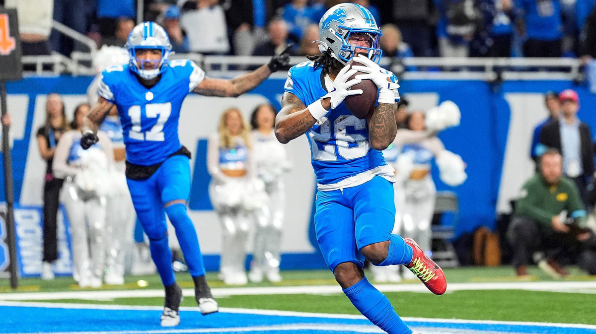 Detroit Lions running back Jahmyr Gibbs makes a catch for a touchdown against the Green Bay Packers during the first half at Ford Field in Detroit on Thursday, Dec. 5, 2024.