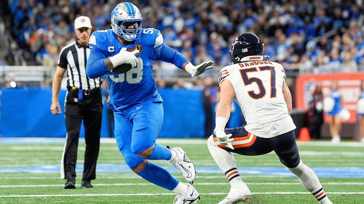Detroit Lions offensive tackle Penei Sewell (58) carries the ball and runs against Chicago Bears linebacker Jack Sanborn (57) during the first half at Ford Field in Detroit