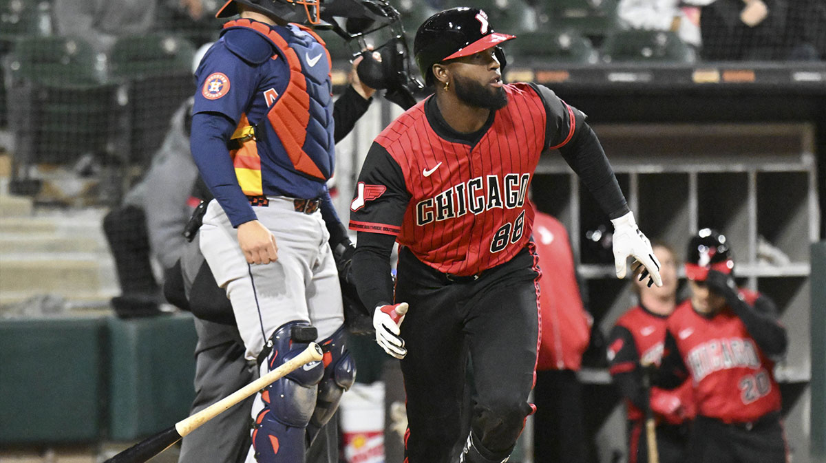 Chicago White Sox outfielder Luis Robert Jr. (88) runs after hitting a home run against the Houston Astros during the fifth inning at Rate Field.