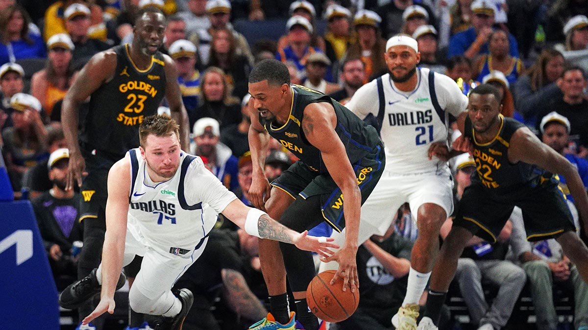 Dallas Mavericks guard Luka Doncic (77) loses control of the ball next to Golden State Warriors guard De'Anthony Melton (8) in the fourth quarter at the Chase Center.