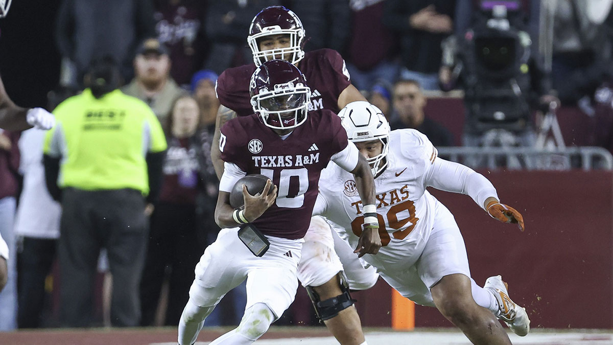 Texas A&M Aggies quarterback Marcel Reed (10) runs with the ball during the fourth quarter against the Texas Longhorns at Kyle Field.
