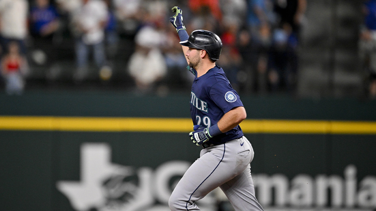Ben Verlander gives the Mariners their flowers