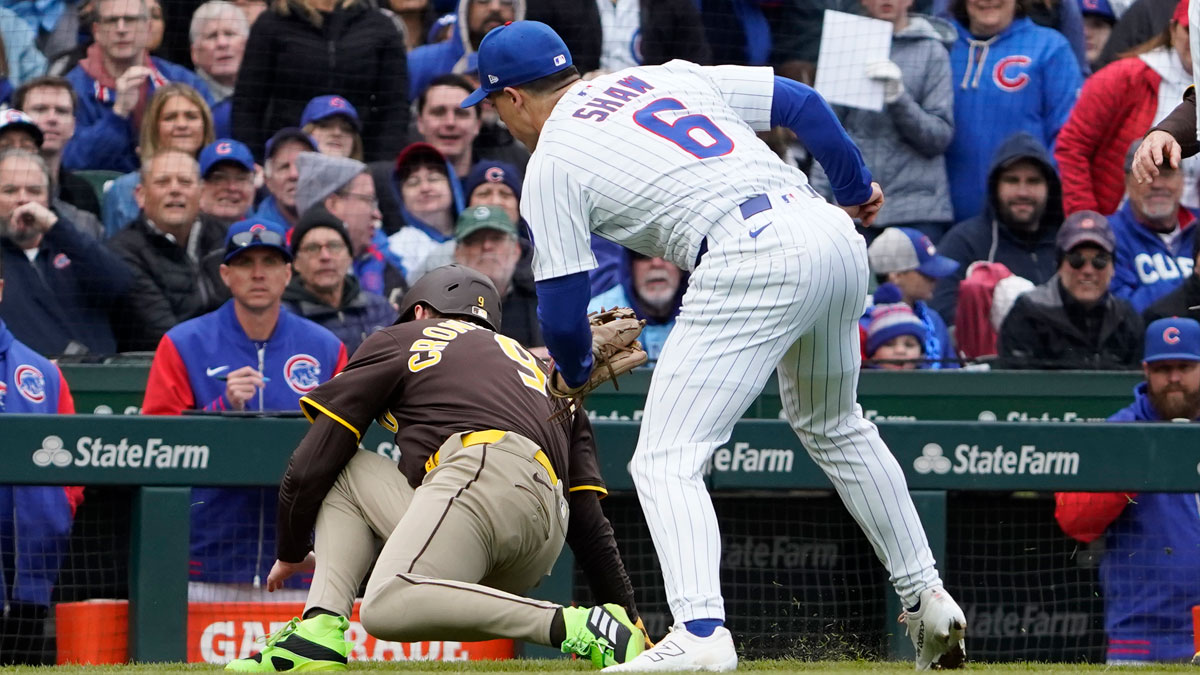 Chicago Cubs third baseman Matt Shaw (6) tags out San Diego Padres first baseman Jake Cronenworth (9) at third base during the fifth inning at Wrigley Field.