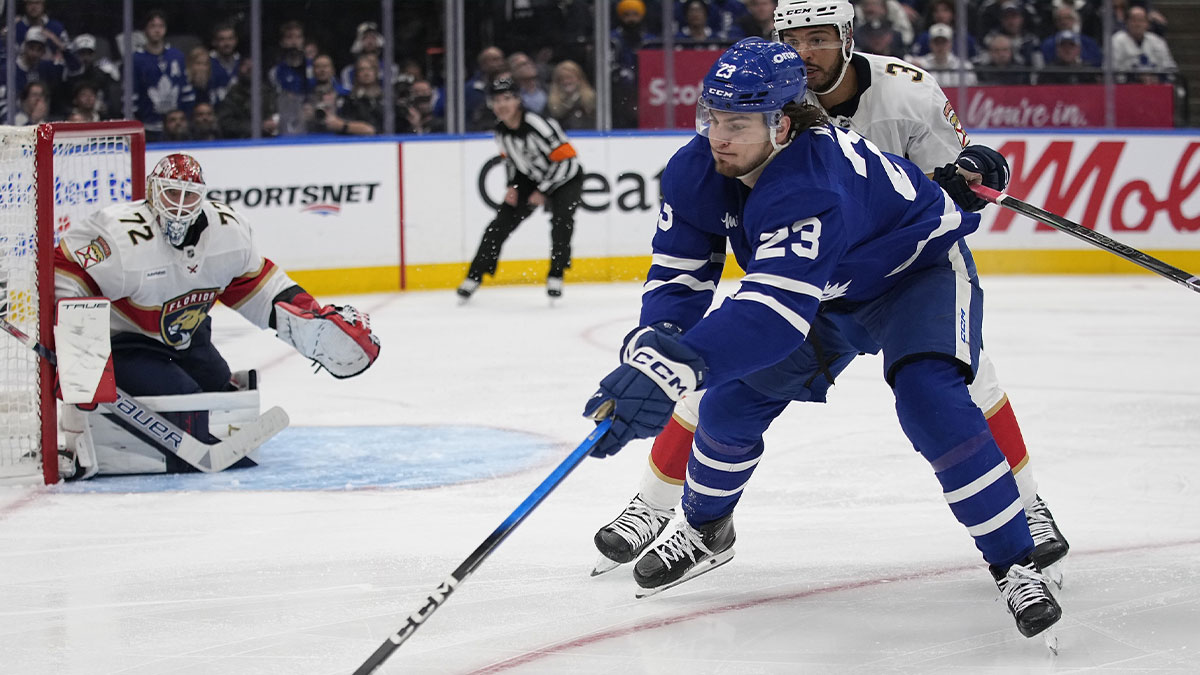 Maple Leafs’ Matthews Knies aids Jake McCabe after breaking skate in Game 3