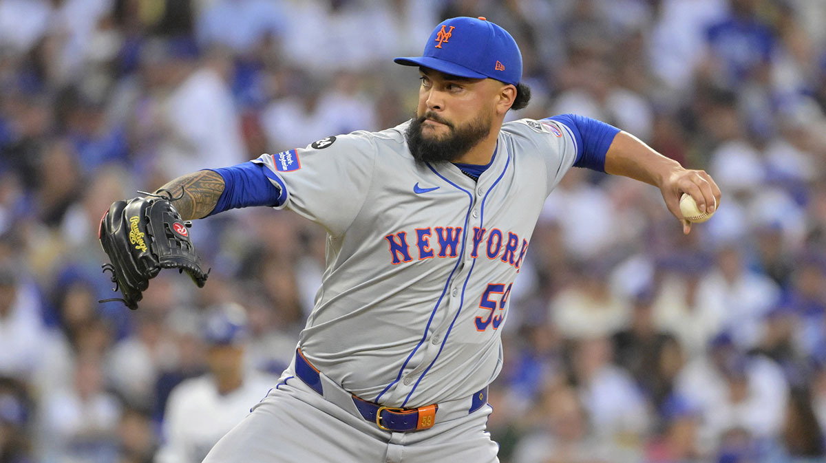 New York Mets pitcher Sean Manaea (59) pitches against the Los Angeles Dodgers in the second inning during game six of the NLCS for the 2024 MLB playoffs at Dodger Stadium.