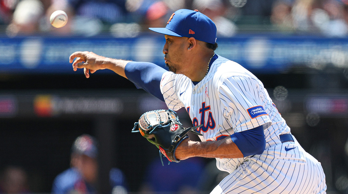 New York Mets relief pitcher Edwin Diaz (39) delivers a pitch during the ninth inning against the Chicago Cubs at Citi Field.