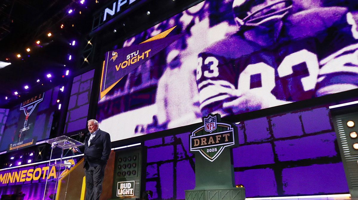 Former Minnesota Vikings tight end Stu Voigt announces the team’s selection with the 102nd overall pick during the third round of the 2025 NFL Draft at Lambeau Field.
