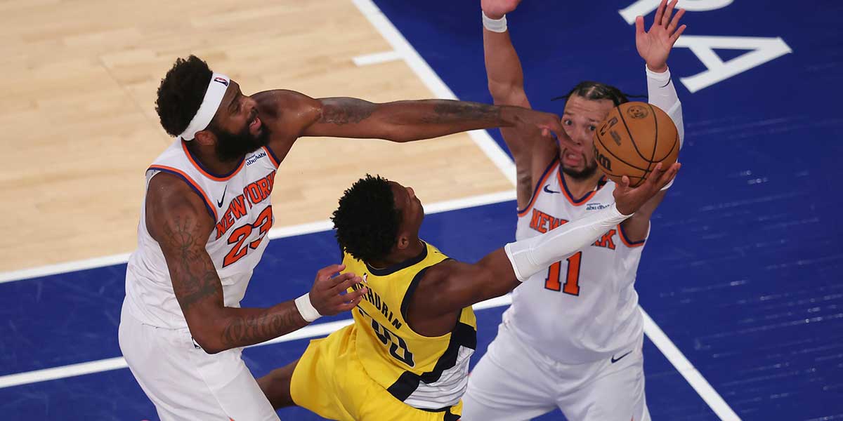 Indiana Pacers guard Bennedict Mathurin (00) shoots against New York Knicks center Mitchell Robinson (23) and guard Jalen Brunson (11) in the third quarter during game five of the eastern conference finals for the 2025 NBA Playoffs at Madison Square Garden.