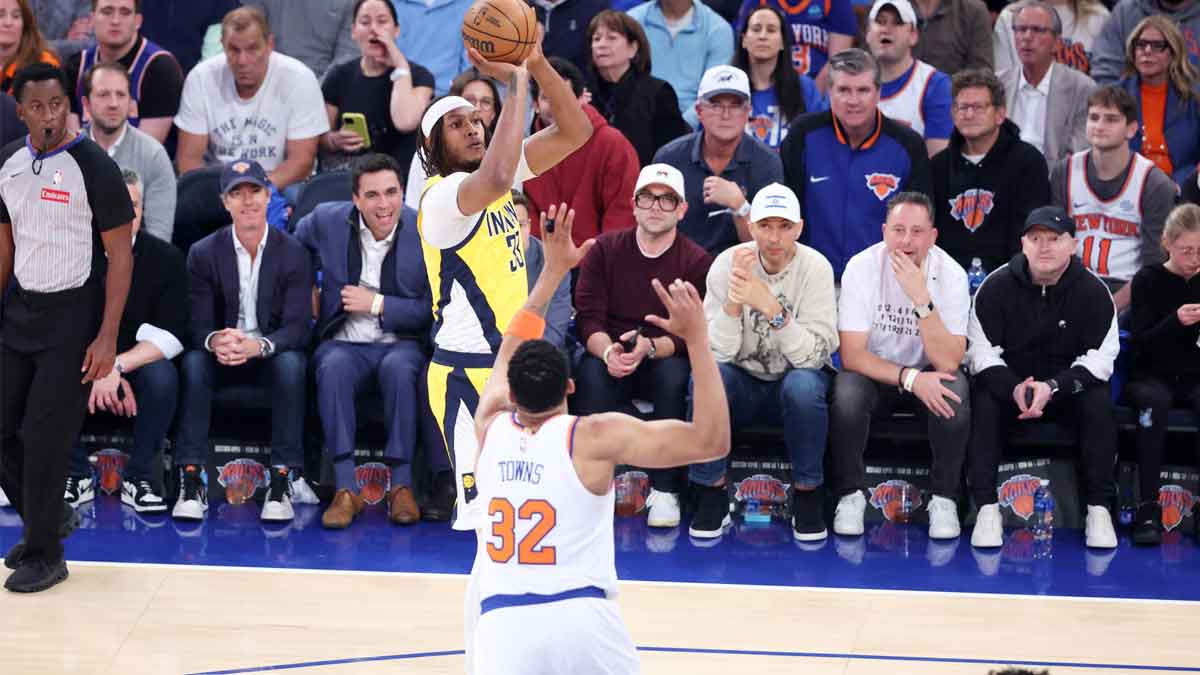 Indiana Pacers center Myles Turner (33) shoots against New York Knicks center Karl-Anthony Towns (32) in the first quarter during game one of the eastern conference finals for the 2025 NBA Playoffs at Madison Square Garden.