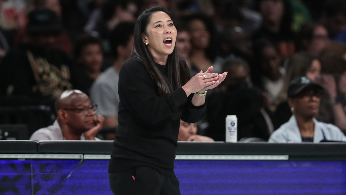Golden State Valkyries head coach Natalie Nakase yells instructions in the fourth quarter against the New York Liberty at Barclays Center.