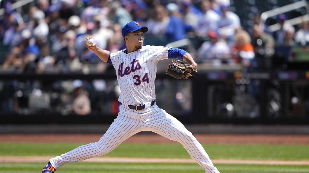 New York Mets pitcher Kodai Senga (34) delivers a pitch against the Arizona Diamondbacks during the first inning at Citi Field.