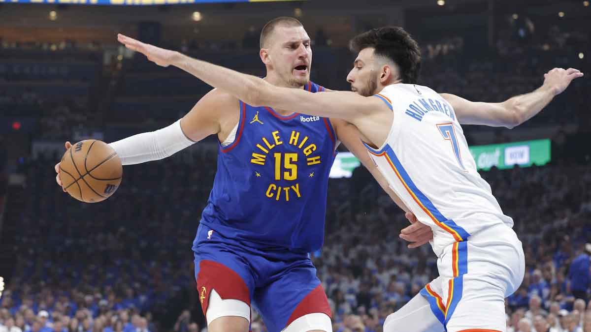 Denver Nuggets center Nikola Jokic (15) is defended by Oklahoma City Thunder forward Chet Holmgren (7) on a drive during the first quarter of game five of the second round for the 2025 NBA Playoffs at Paycom Center.