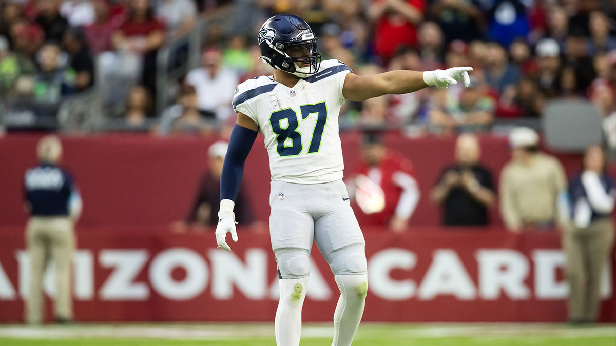 Seattle Seahawks tight end Noah Fant (87) against the Arizona Cardinals at State Farm Stadium.
