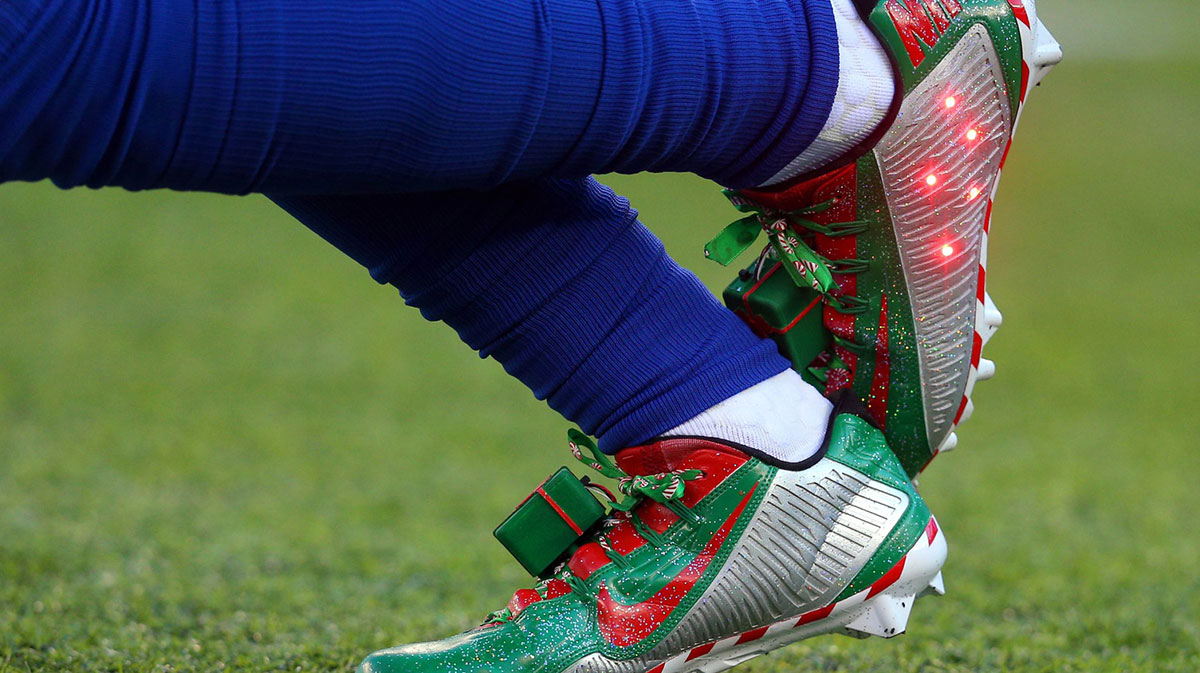 Odell Beckham Jr. wears Christmas themed cleats for New York Giants.