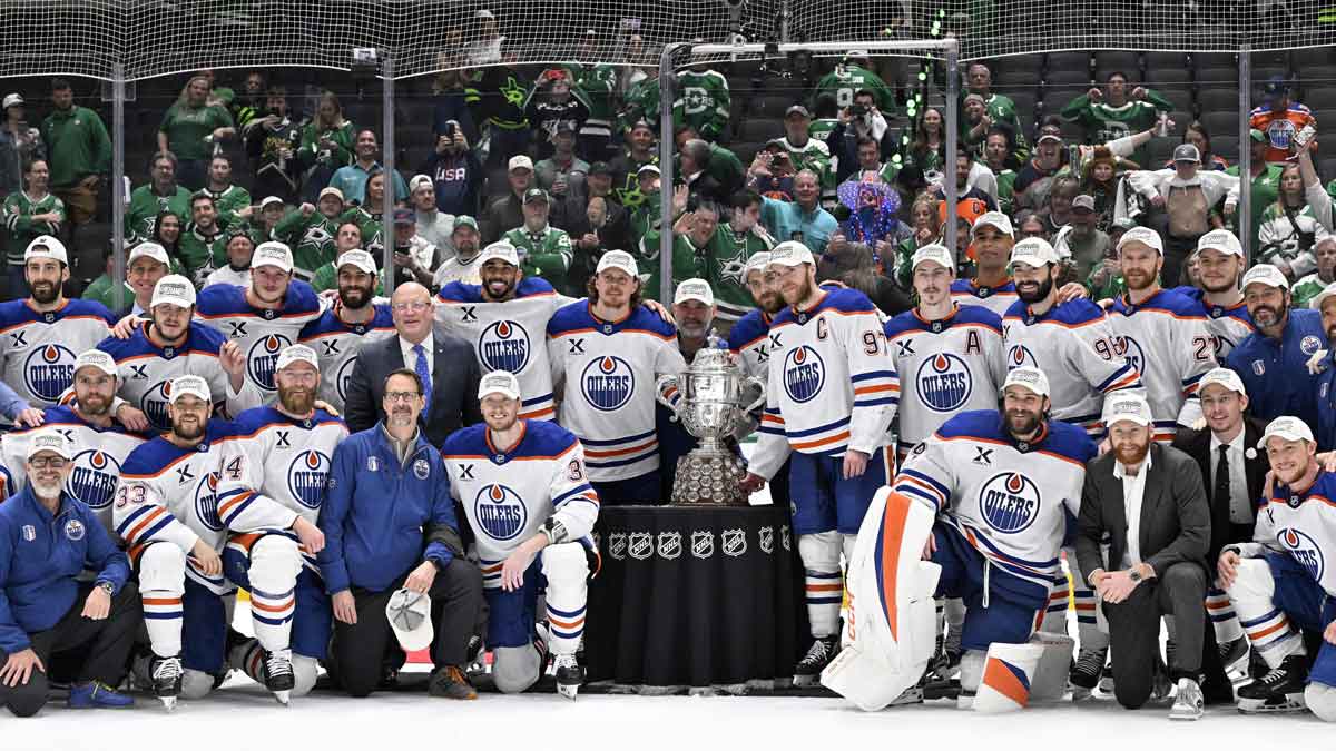 The Edmonton Oilers pose with the trophy after winning the Western Conference Final of the 2025 Stanley Cup Playoffs at American Airlines Center.