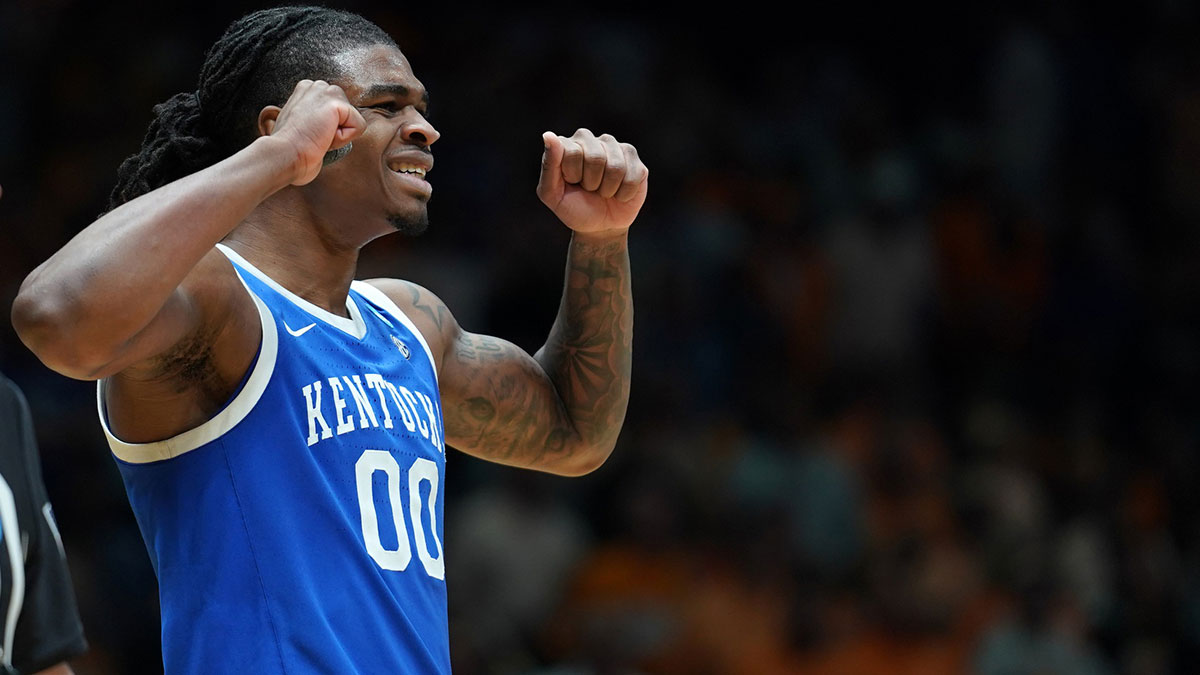Kentucky Wildcats guard Otega Oweh (00) reacts against the Tennessee Volunteers in the second half during a Midwest Regional semifinal of the 2025 NCAA tournament at Lucas Oil Stadium.