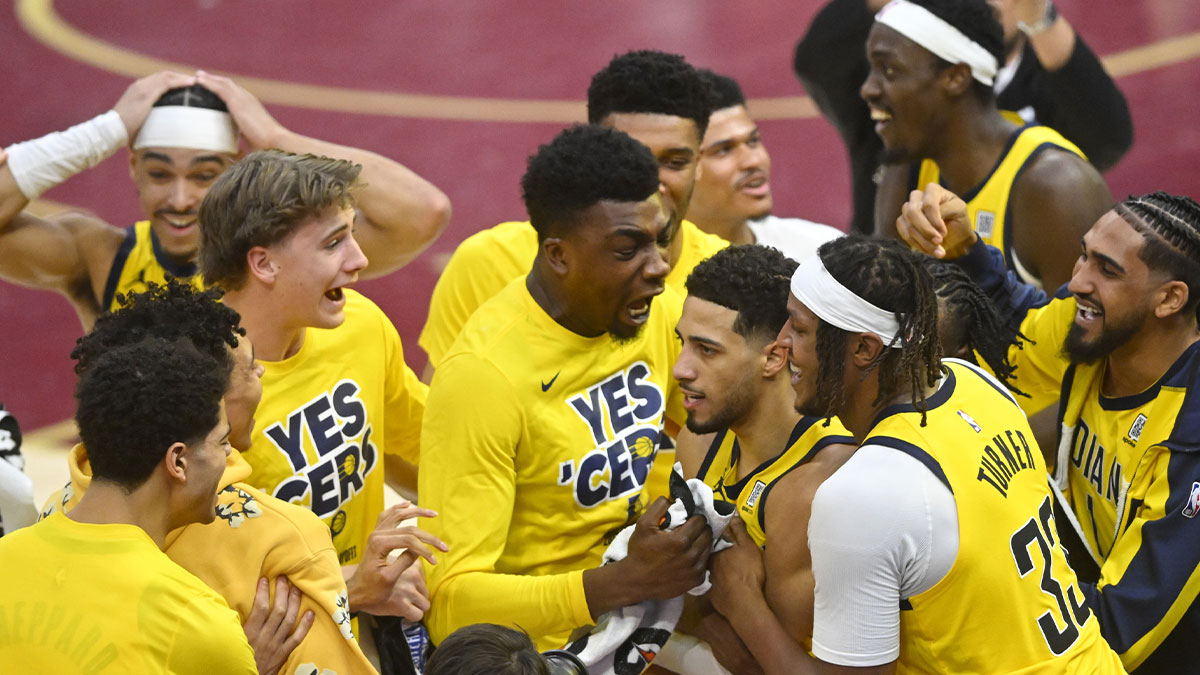Pacers guard Tyrese Haliburton (0) celebrates with teammates