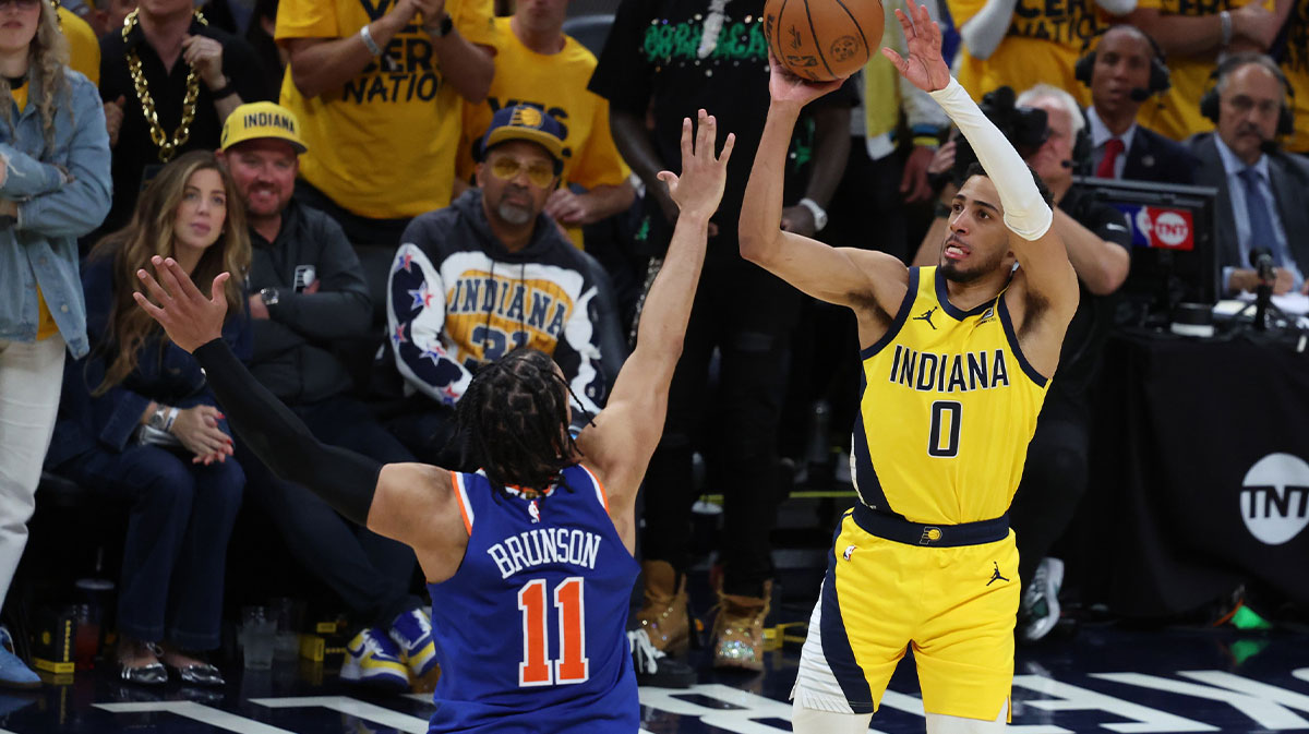 Pacers guard Tyrese Haliburton (0) shoots a three