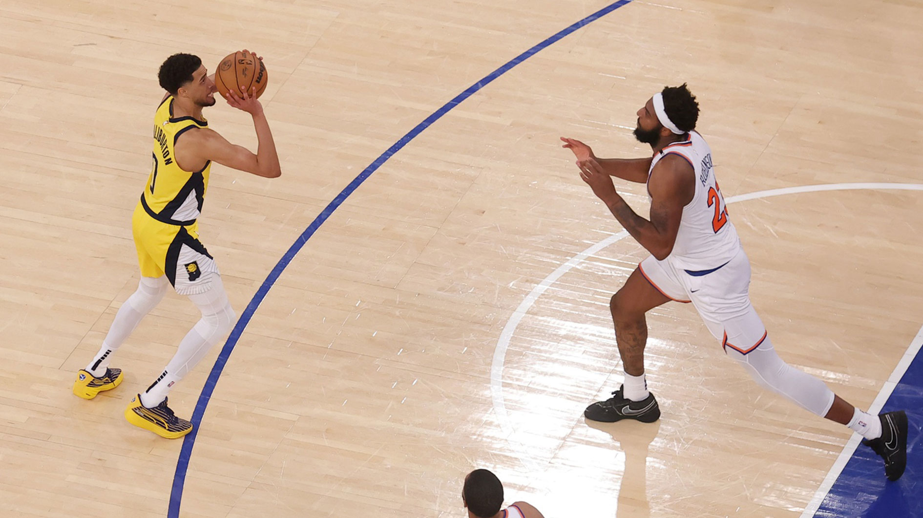 Pacers guard Tyrese Haliburton (0) shoots a game-tying two point shot to send the game to overtime in the fourth quarter against New York Knicks center Mitchell Robinson (23) during game one of the eastern conference finals for the 2025 NBA Playoffs at Madison Square Garden