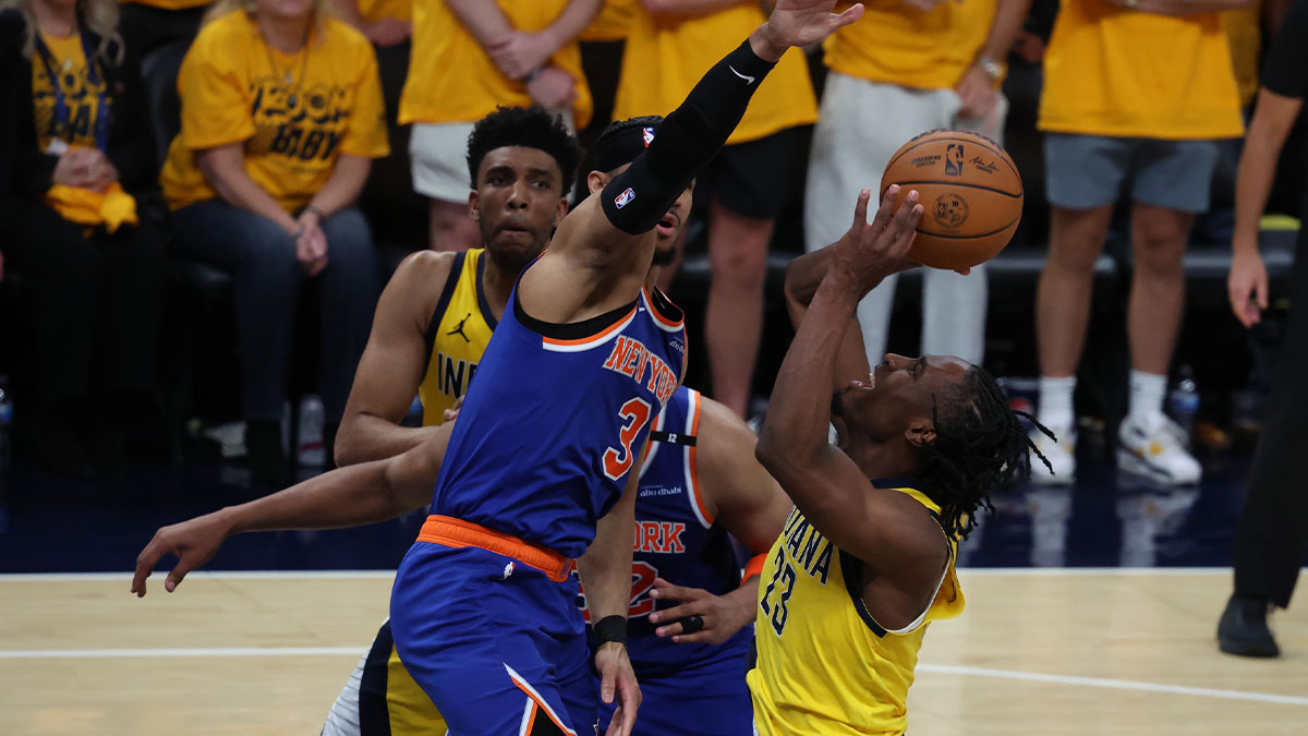 Indiana Pacers forward Aaron Nesmith (23) drives to the hoop past New York Knicks guard Josh Hart (3) during the fourth quarter of game three of the eastern conference finals for the 2025 NBA Playoffs at Gainbridge Fieldhouse.