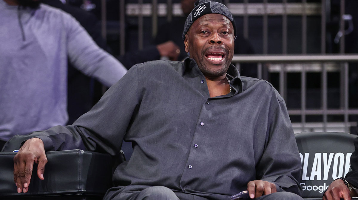 The former NBA center, Patrick Ewing, is looking at the match at the match of the match, the first round of the NBA qualifiers between the Strait Pistons and the New York Knicks at Madison Square Garden.