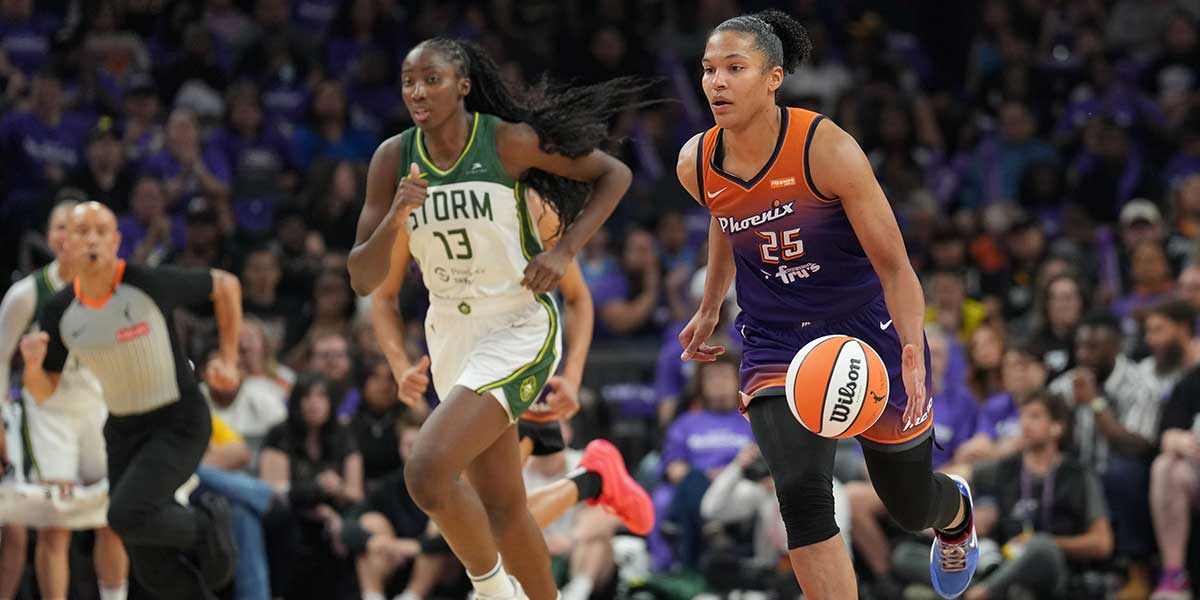 Phoenix Mercury forward Alyssa Thomas (25) dribbles by Seattle Storm forward Ezi Magbegor (13) during the second half at Footprint Center.