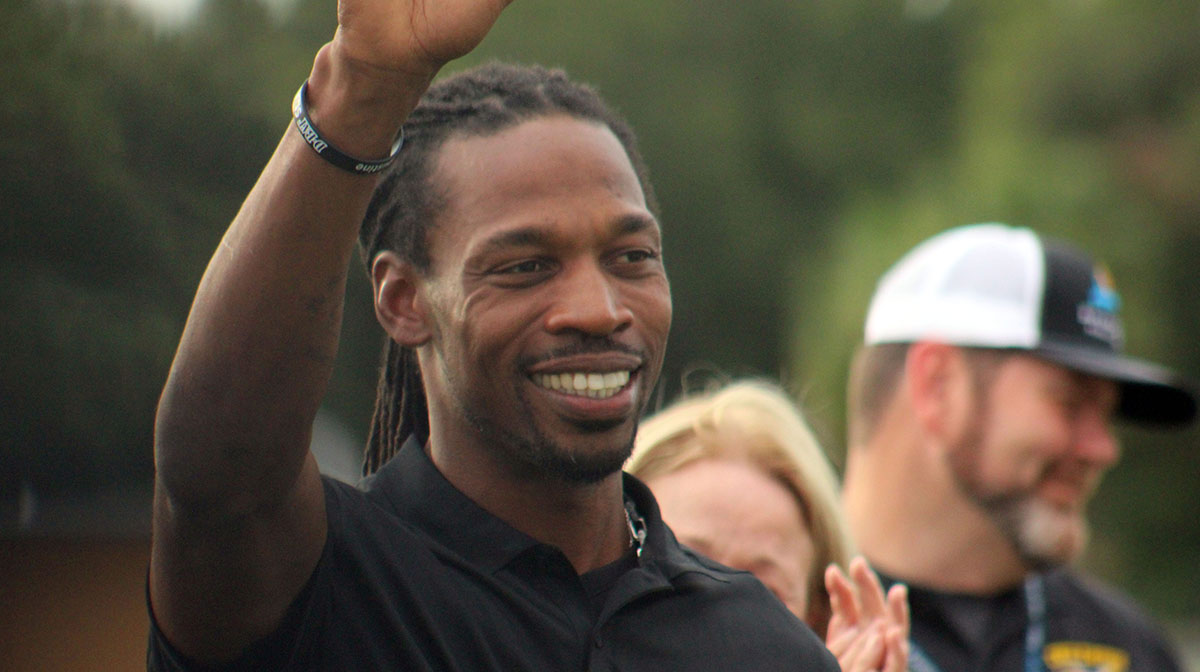 Former Jacksonville Jaguars cornerback Rashean Mathis waves to Englewood fans