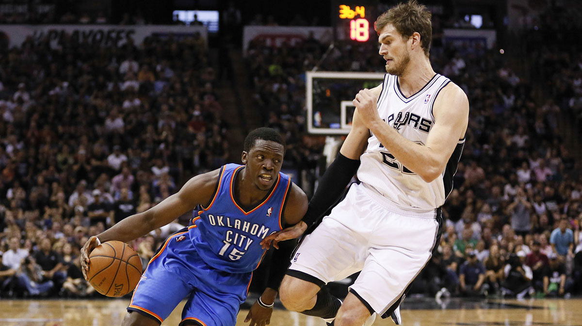 Reggie Jackson drives to the basket
