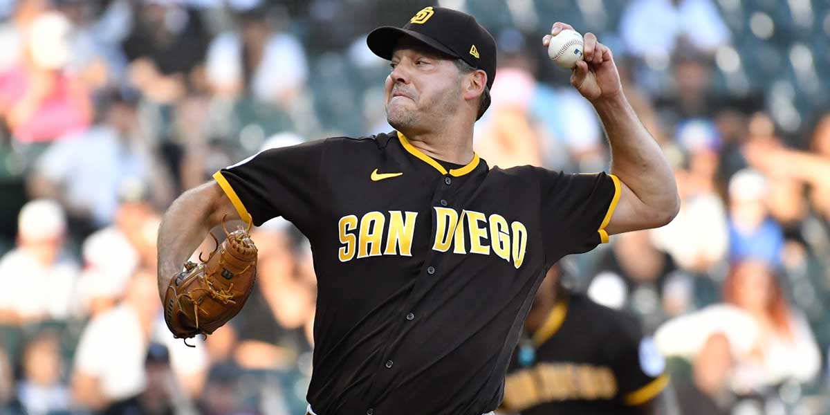 San Diego Padres starting pitcher Rich Hill (41) pitches during the tenth inning against the Chicago White Sox at Guaranteed Rate Field. Royals