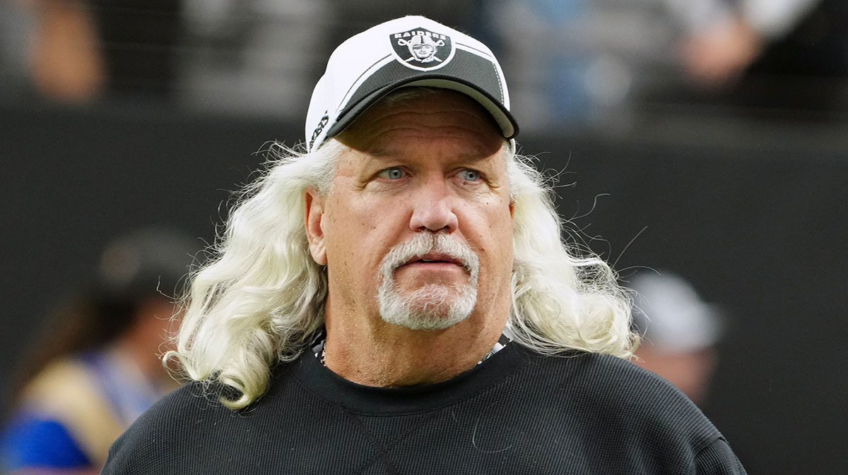 Las Vegas Raiders senior defensive assistant coach Rob Ryan watches the game against the Kansas City Chiefs Allegiant Stadium.