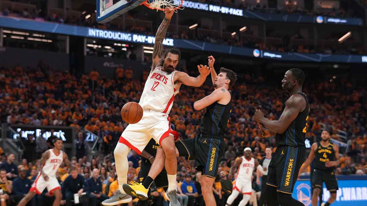 Rockets center Steven Adams (12) dunks