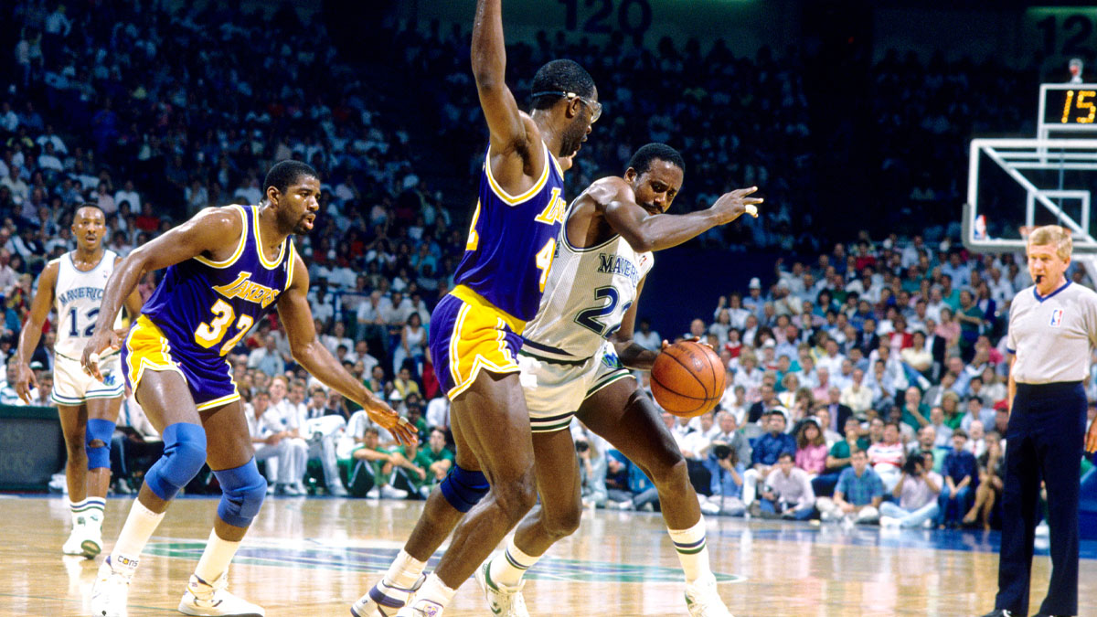 Dallas Mavericks guard Rolando Blackman (22) is defended by Los Angeles Lakers forward James Worthy (42) during the 1988 NBA Western Conference Finals at Reunion Arena.