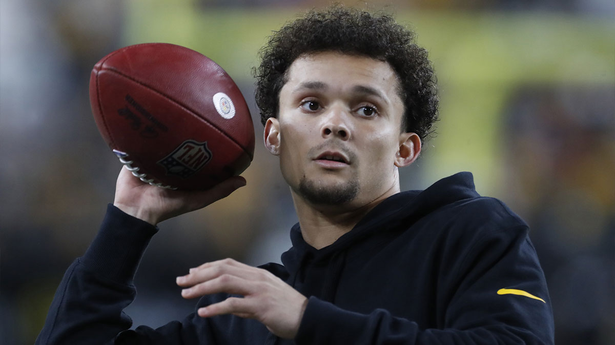 Pittsburgh Steelers wide receiver Roman Wilson (10) warms up before a game against the New York Jets at Acrisure Stadium.