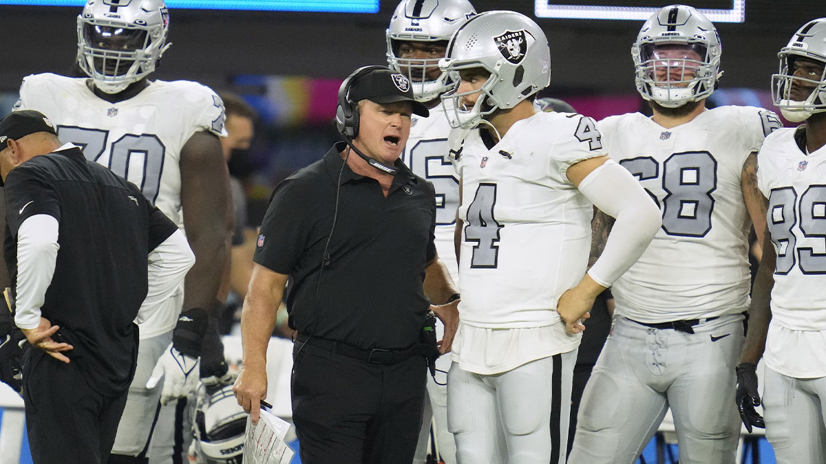 Las Vegas Raiders head coach Jon Gruden talks with quarterback Derek Carr (4) during the second half against the Los Angeles Chargers at SoFi Stadium.