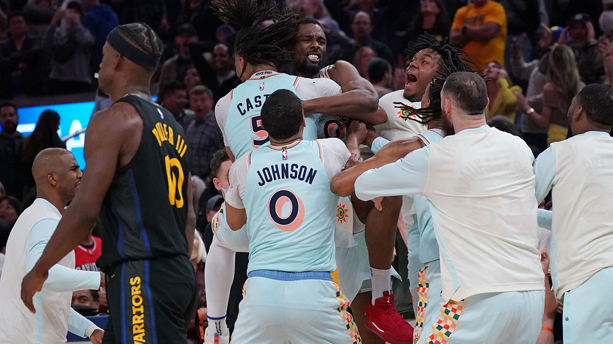San Antonio Spurs forward Harrison Barnes (40) leaps into the arms of San Antonio Spurs guard Stephon Castle (5) after hitting a three point basket at the buzzer over Golden State Warriors forward Jimmy Butler III (10) for the win in the fourth period at Chase Center.