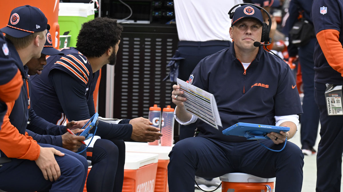 Chicago Bears quarterback Caleb Williams (18) and offensive coordinator Shane Waldron chat during the first half against the Los Angeles Rams at Soldier Field.