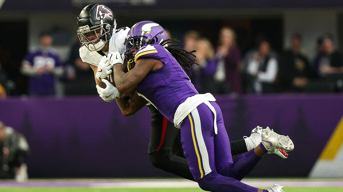 Atlanta Falcons wide receiver Drake London (5) catches a pass as Minnesota Vikings cornerback Shaquill Griffin (1) defends during the third quarter at U.S. Bank Stadium.