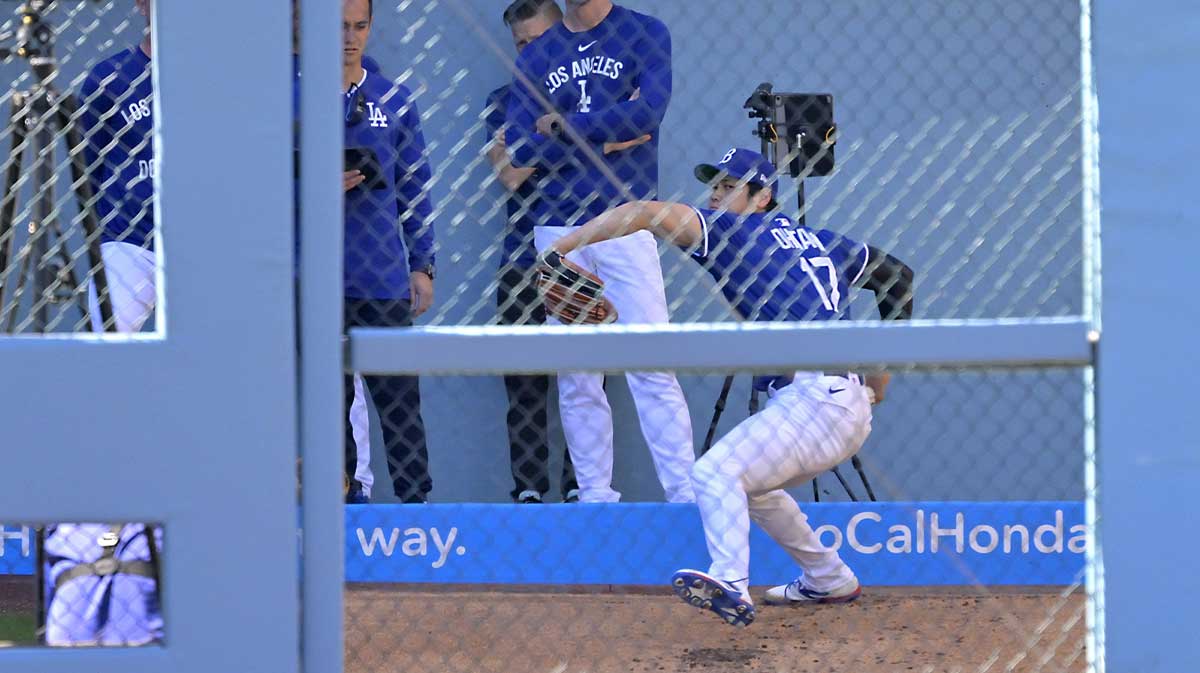Los Angeles Dodgers designated hitter Shohei Ohtani (17) throws in the bullpen prior to the game against the Arizona Diamondbacks at Dodger Stadium.