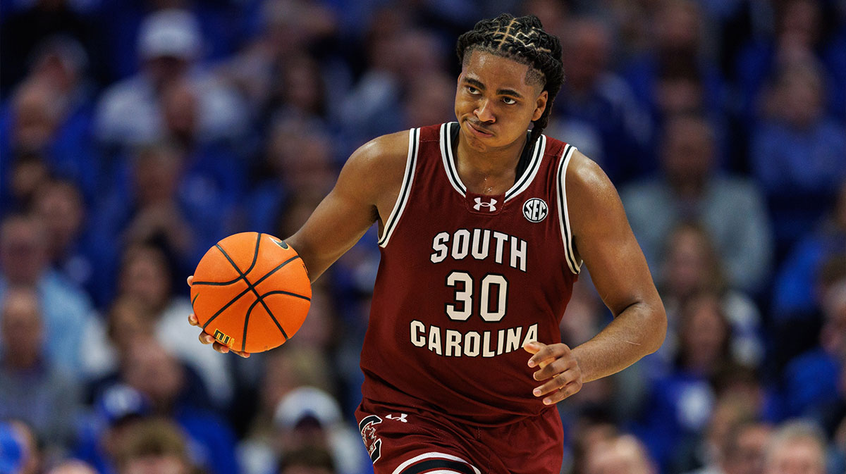 South Carolina Gamecocks forward Collin Murray-Boyles (30) brings the ball up court during the first half against the Kentucky Wildcats at Rupp Arena at Central Bank Center.
