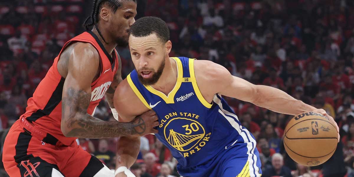 Golden State Warriors guard Stephen Curry (30) dribbles against Houston Rockets guard Jalen Green (4) in the first quarter during game five of first round for the 2025 NBA Playoffs at Toyota Center.