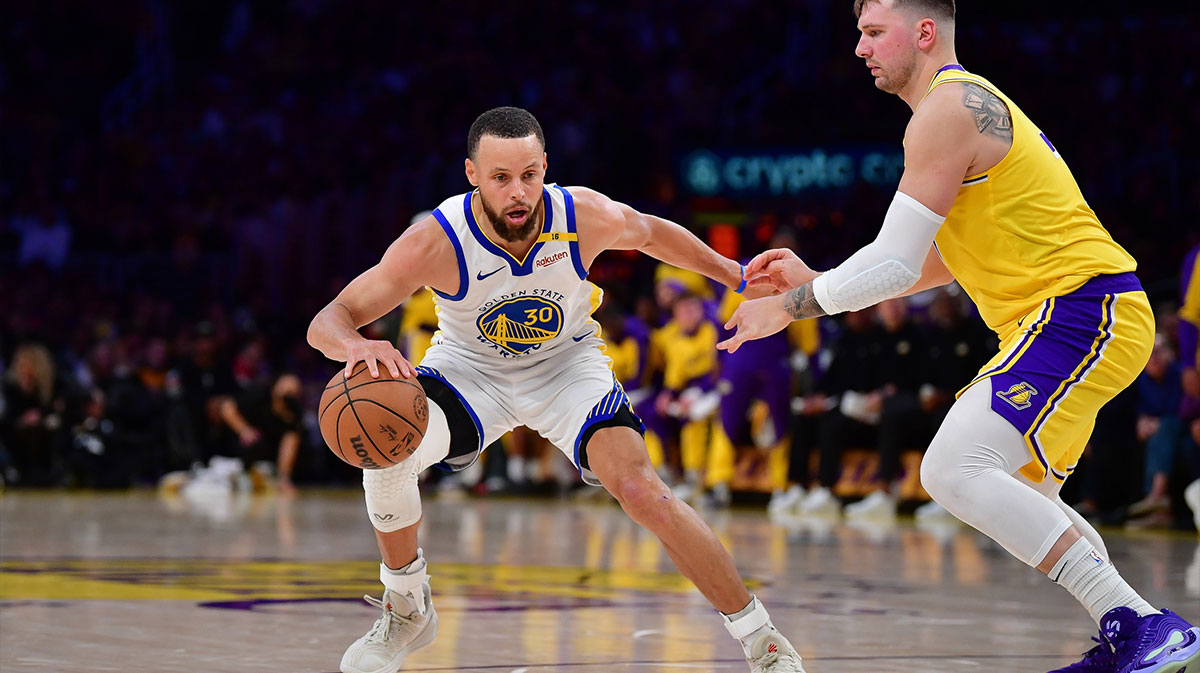 Golden State Warriors guard Stephen Curry (30) controls the ball against Los Angeles Lakers guard Luka Doncic (77) during the second half at Crypto.com Arena.