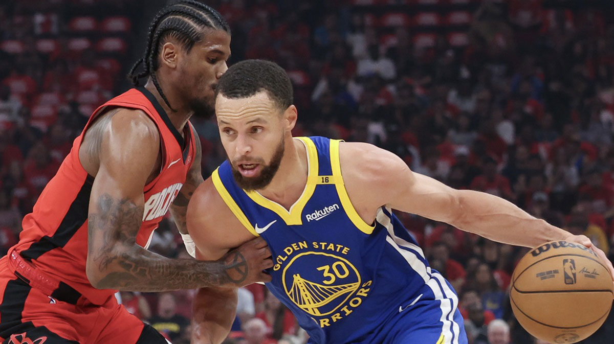 Golden State Warriors guard Stephen Curry (30) dribbles against Houston Rockets guard Jalen Green (4) in the first quarter during game five of first round for the 2025 NBA Playoffs at Toyota Center.
